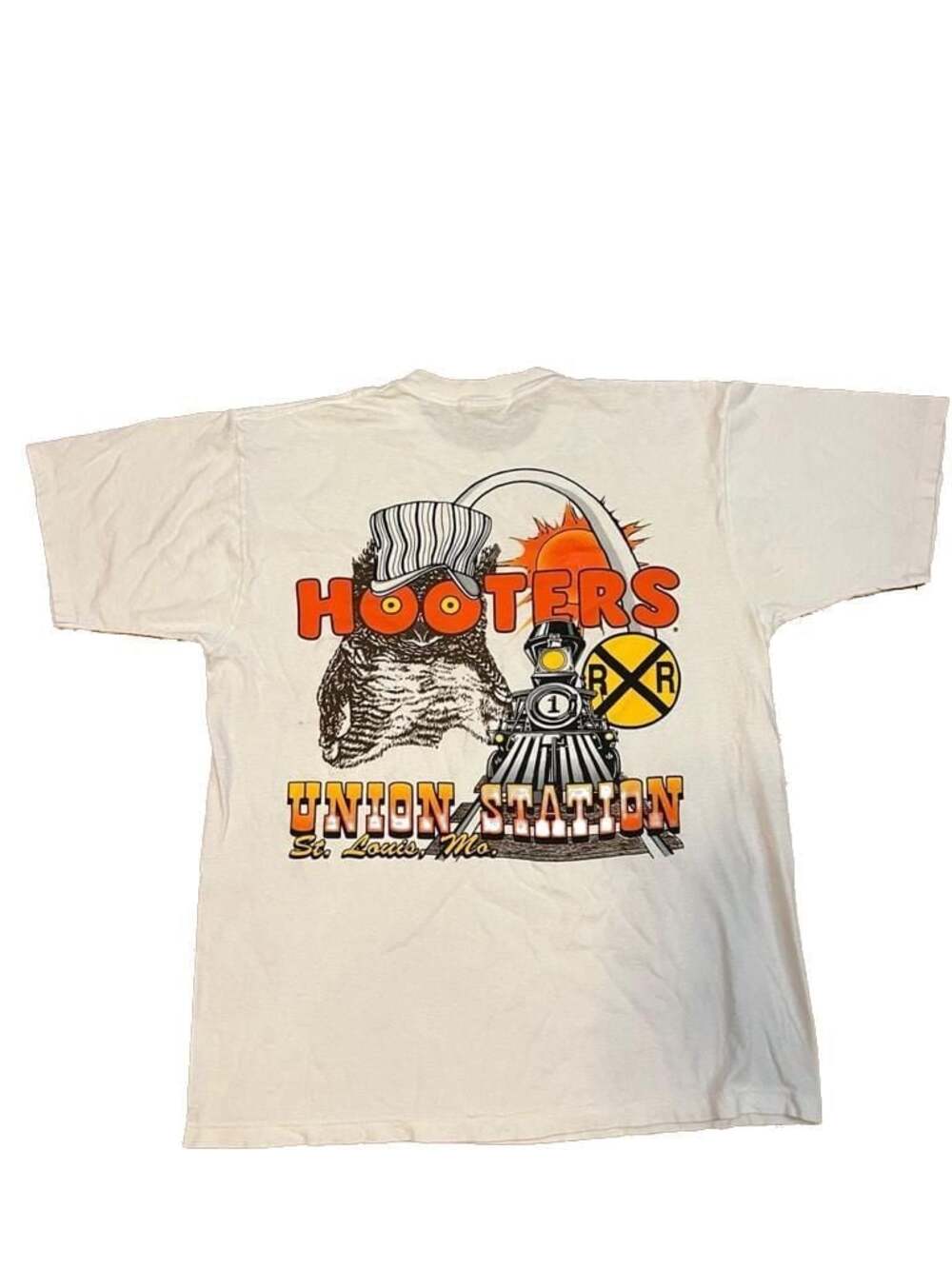 Vintage Hooters St. Louis Union Station Graphic T-Shirt